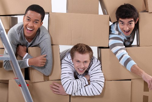 Removal truck hire service for moving home in Archway